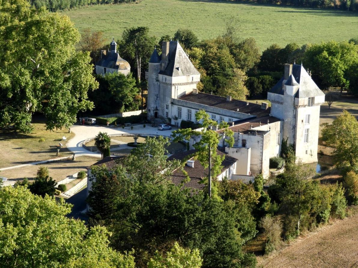 Chateau De Mornay Saint-Pierre-de-l'Isle Екстериор снимка