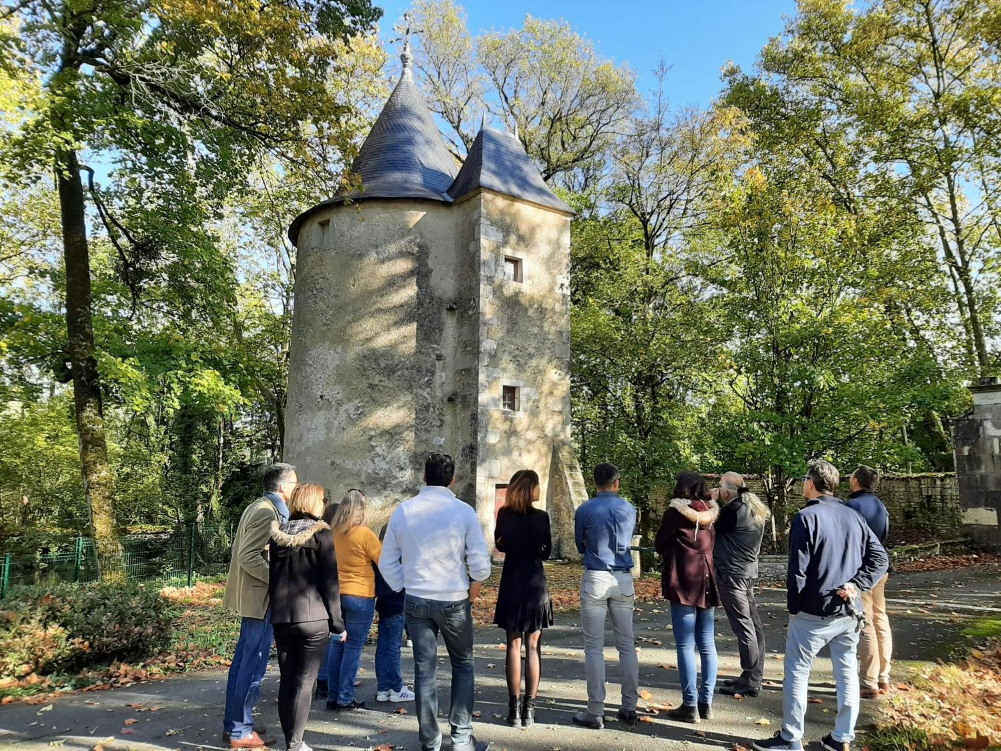 Chateau De Mornay Saint-Pierre-de-l'Isle Екстериор снимка