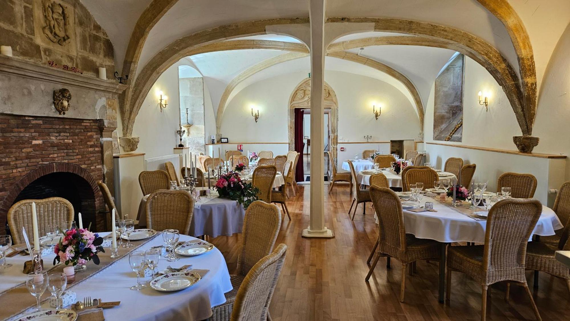 Chateau De Mornay Saint-Pierre-de-l'Isle Екстериор снимка